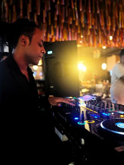 Josh B - DJ Services Club & Lounge Vibe photo 6