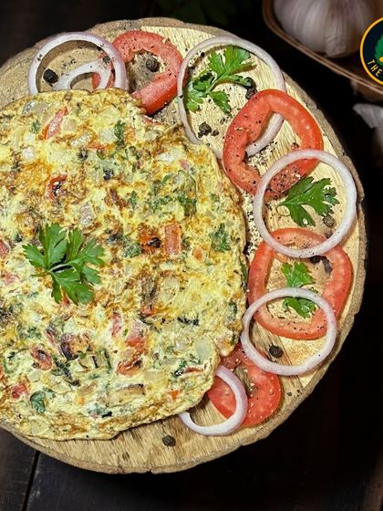 A classic masala omelette, loaded with onions and tomatoes. It's a breakfast hero that packs a punch of high-quality protein to start your day right.