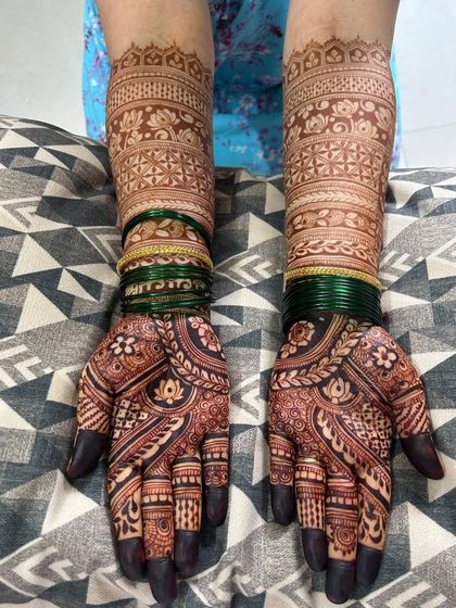 Intricate Bridal Mehendi photo 3