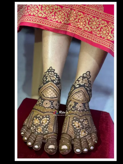 Don't forget the feet! I design beautiful and intricate bridal mehendi for feet that complements your hand designs perfectly. This floral pattern provides full coverage for a traditional and stunning look.