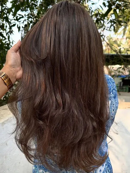 This 'Warm Caramel' look is a perfect example of a beautiful grey coverage transformation. I blended the greys seamlessly into a warm, multi-tonal brunette that looks completely natural.