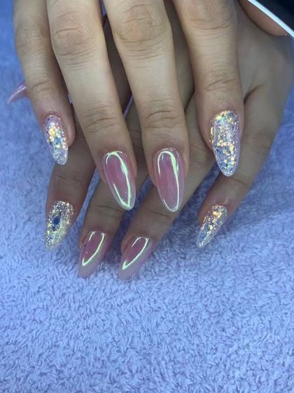 A mix of pink chrome and glitter nails, a perfect combination of shine and sparkle.