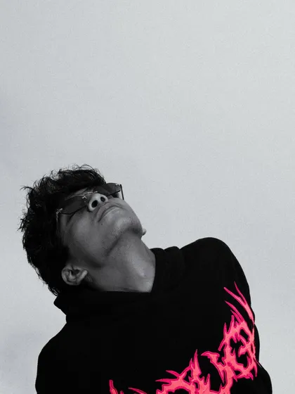 A dramatic black and white shot of an artist, showcasing the creative potential of simple lighting and a clean background.