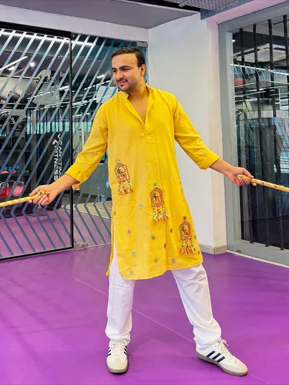 My personal style for Day 1 of Navratri. I believe in looking and feeling the part to bring the best energy to my choreography sessions.