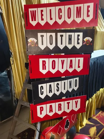 A custom "Welcome to the Royal Casino Party" sign, perfect for setting the theme right from the entrance.