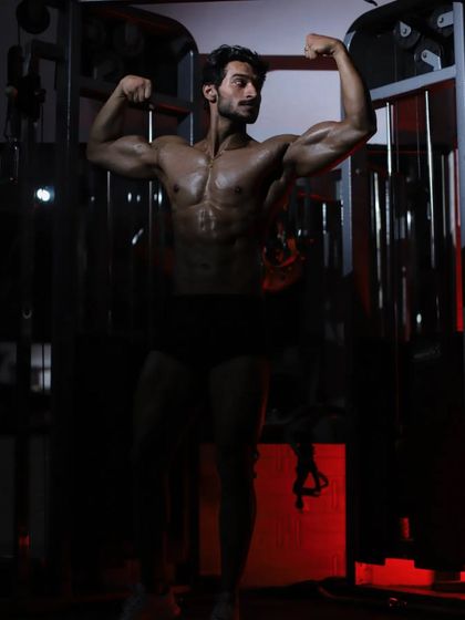 These images and videos show my day-to-day process of checking my physique, practicing various poses like the front double biceps, side triceps, and back spreads. Each one is a small step in the long journey of building a championship-level body.