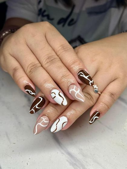 Another example of the abstract swirl pattern, showing its versatility. You can create endless variations with this simple but effective technique.