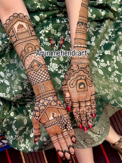 This design combines architectural elements with classic jaal and floral patterns, offering a beautiful mix of themes.