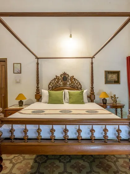 The Vasishta suite features this magnificent four-poster bed with barley-twist columns, offering a different but equally grand aesthetic.