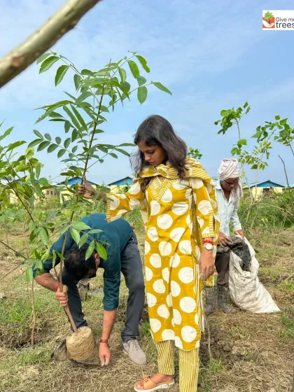A young volunteer from Rotaract gets help from our team during the ITBP plantation drive. We ensure that every volunteer, regardless of experience, learns the correct way to plant a tree for maximum survival.