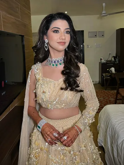Dreamy Sangeet glam for my bride Hershee. She looks stunning in a golden lehenga, with her makeup featuring soft, shimmering eyes and a dewy finish.
