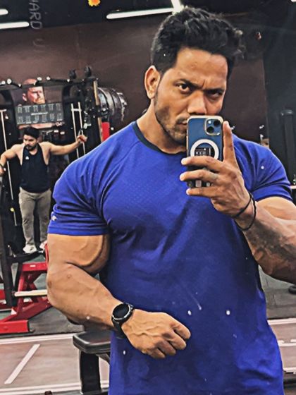 My name is known. A confident gym selfie.