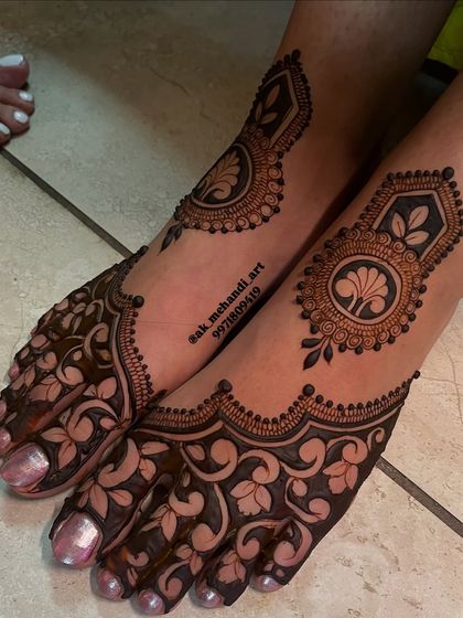 Abhishek Kumar - Bridal Mehndi Intricate Bridal Feet photo 12