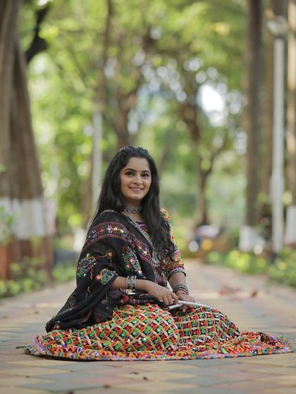 Vibrant Festival Makeup photo 12