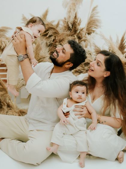 Heartwarming Family & Sibling Portraits photo 10