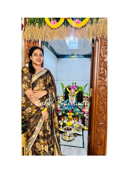 Many people ask if organza sarees are comfortable. Just look at my happy client Navee Kavya! She looks so elegant and comfortable in our floral print organza georgette saree. They are very easy to drape.