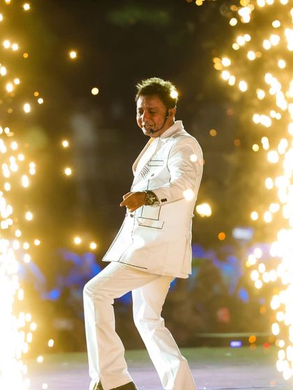 Surrounded by sparks, Sukhwinder Singh delivers an electrifying performance. Our pyrotechnic design is tailored to amplify the energy of each artist.