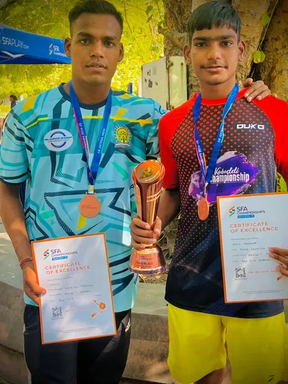 Our players with their certificates and medals, proof of their excellent performance.
