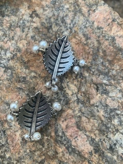 A closer look at the back of the leaf-shaped studs, showing the detail in the veining of the leaf. It's these little things that I love.