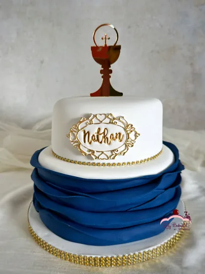 This elegant cake was for a First Holy Communion, but with a festive twist inside. The client requested my rich Christmas plum cake, which I covered in smooth fondant and marzipan for a sophisticated finish.