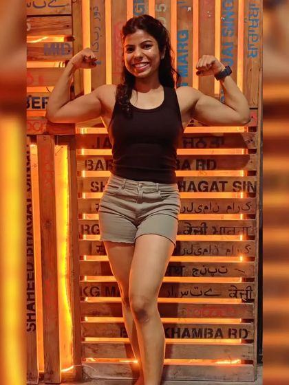 A happy and confident flex. This picture speaks for itself: strong is a style.