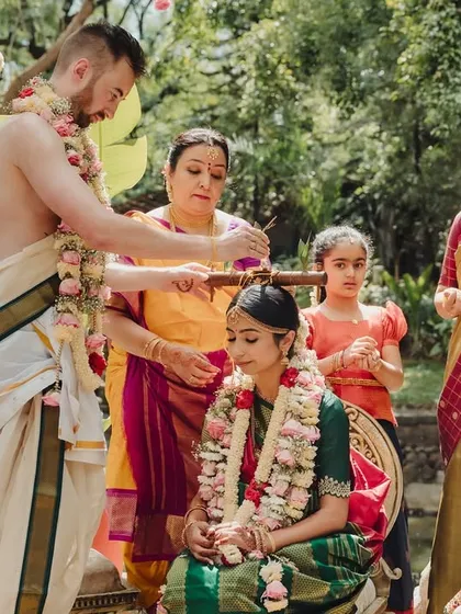 The 'jeerige bella' ritual, where a paste of cumin and jaggery is placed on the couple's heads, symbolizing their inseparable union.