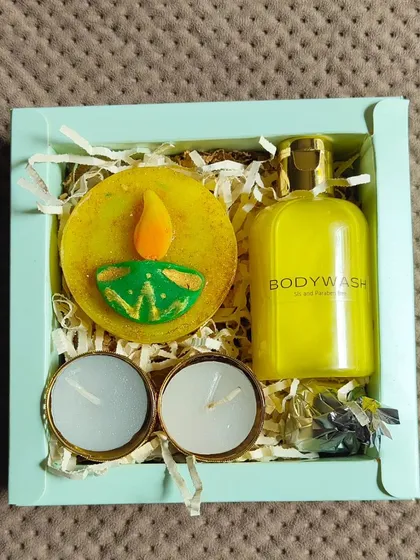 A variation of the Diwali gift set, this one featuring a diya-themed soap.