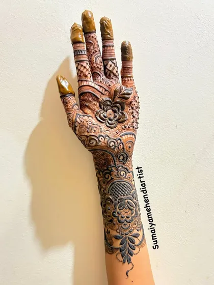 A different view of this mini bridal design, showing how the pattern wraps beautifully around the hand and wrist.