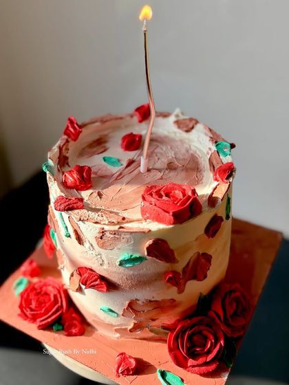 Elegant Floral & Minimalist Cakes photo 32