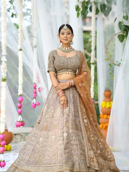 A beautiful reel showcasing the bride's complete look, from her makeup and hair to her stunning outfit. This is modern bridal beauty at its finest.
