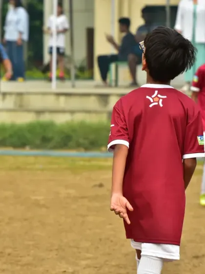 A player surveys the field, looking for a pass. We emphasize vision and decision-making, training players to always be aware of their surroundings.