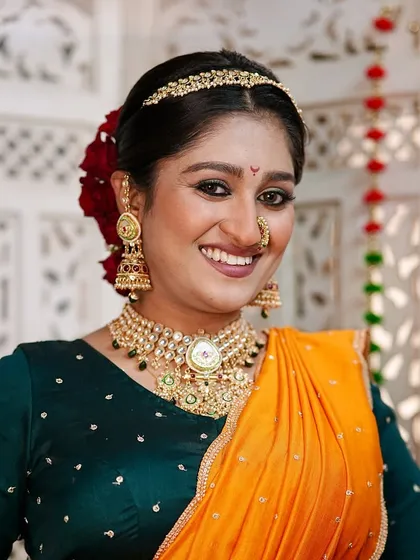 The pure joy of a bride feeling her best. For this fusion look, I focused on a radiant, dewy makeup base and a comfortable drape, allowing her natural happiness to shine through. Her smile is the most beautiful accessory.