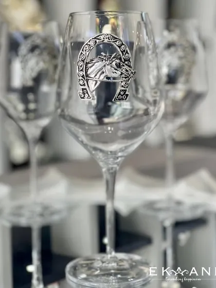 The same horseshoe and horse motif, this time on an elegant wine glass. It is a perfect gift for someone who loves horses and enjoys a good glass of wine.