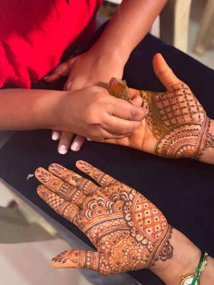 Lotus Mehendi Arts - Event Mehendi Services Elegant Designs for Guests photo 6