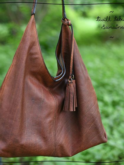 Our largest Sunaina hobo bag in a vintage-style Twill Tobacco leather. The pull-up finish of the leather means it will develop a beautiful, unique patina over time, making the bag even more personal.