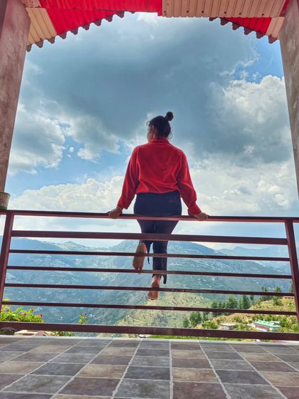 "Aaj main upar, aasmaan neeche." A moment of feeling on top of the world, overlooking the mountains, completely free and alive.