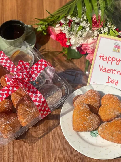 My mini donut box gets a Valentine's makeover. It comes with 8 heart-shaped mini donuts and three delicious dips, perfect for a cozy celebration.
