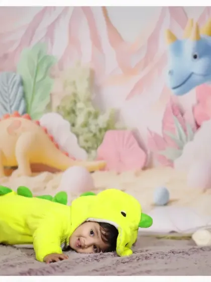 A sleepy little dinosaur in a prehistoric wonderland. We create imaginative and adorable scenes like this dinosaur-themed shoot for newborns and babies.