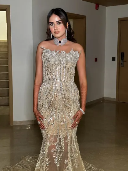 Ready for her grand entrance. This cocktail makeup is all about flawless skin and defined eyes, ensuring she looks perfect from every angle.