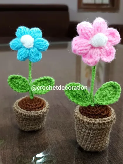 Another pair of puffy flower pots, this time in a lovely light blue and pink. You can mix and match colors to create your perfect set.