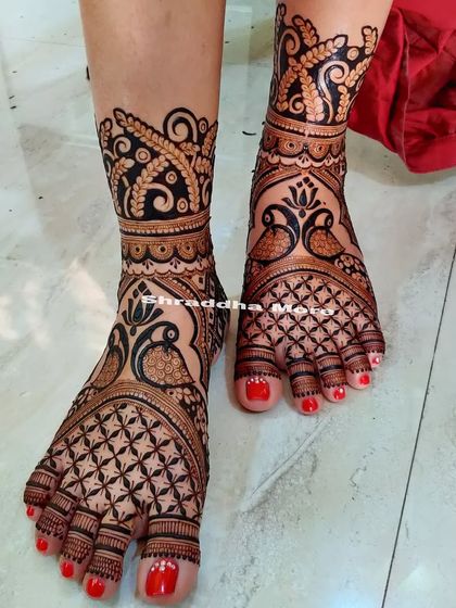 A classic bridal feet design with peacocks and a dense check pattern, perfect for a traditional wedding.