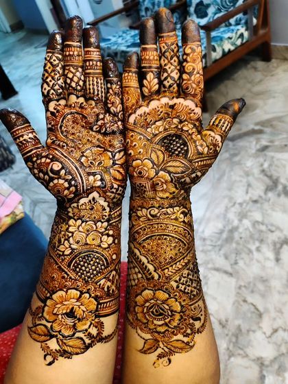 Hajira Mehendi Artist - Mehndi Artist Services Intricate Bridal & Sangeet Designs photo 24