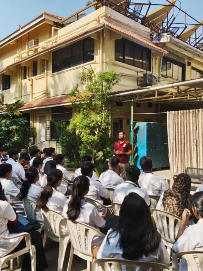 A wide-angle view of the outdoor session with BAMS students. The setting, under a canopy surrounded by greenery, shows how I utilize different spaces on campus for educational purposes.