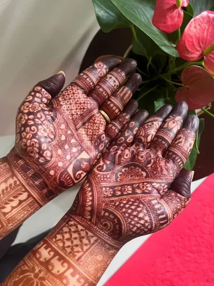 The final result is everything. I use only 100% natural henna paste, which develops into this beautiful, deep, and rich stain that my clients absolutely love.