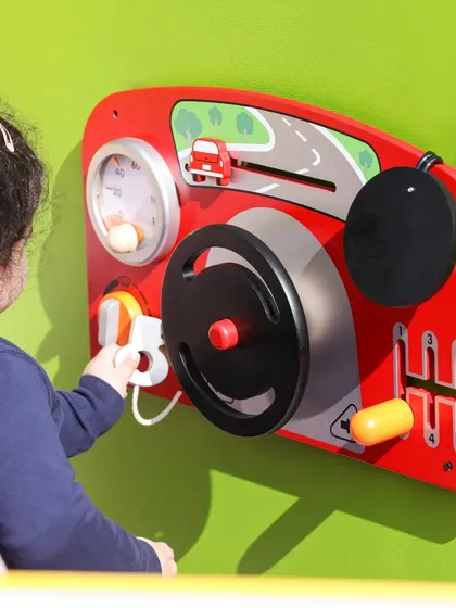 Vroom vroom! This interactive steering wheel wall panel lets little drivers imagine they are on the road.