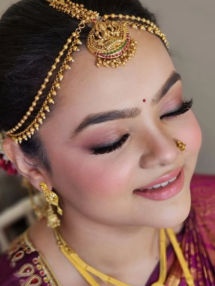 The prettiest Shivangi in her South Indian elegance. For this look, I focused on soft pink eyeshadow and a flawless base to complement her temple jewellery.