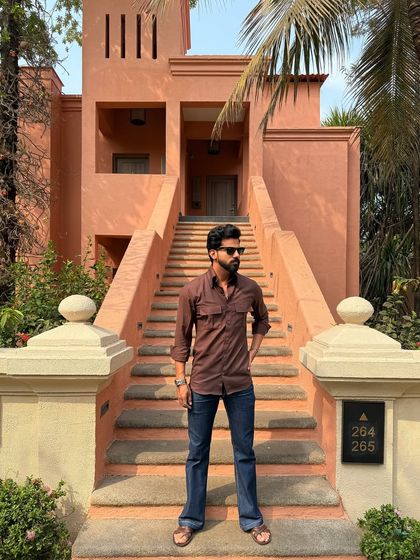 Our brown double-pocket shirt offers a more rustic and earthy alternative. It's perfect for casual gatherings and outdoor adventures.