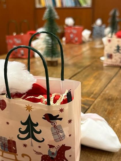 A close-up of the festive goodie bags, a special treat for our workshop participants. I can customize these for any private event or corporate gathering.