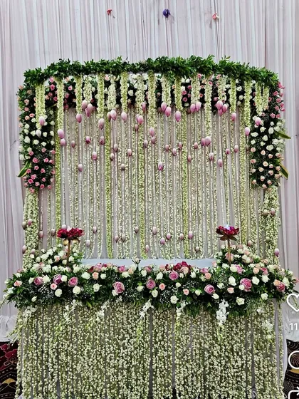 This is a truly premium backdrop, created with thousands of fresh flower strings for a cascading, waterfall-like effect. It's pure floral luxury.