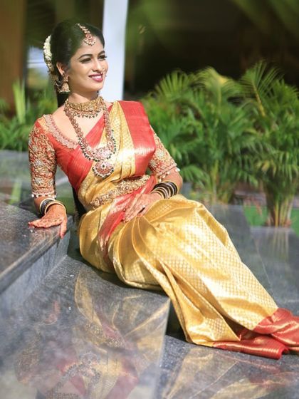 A graceful pose by Sahana. Her full bridal attire, from the saree to the complete jewellery set, creates a picture of elegance.